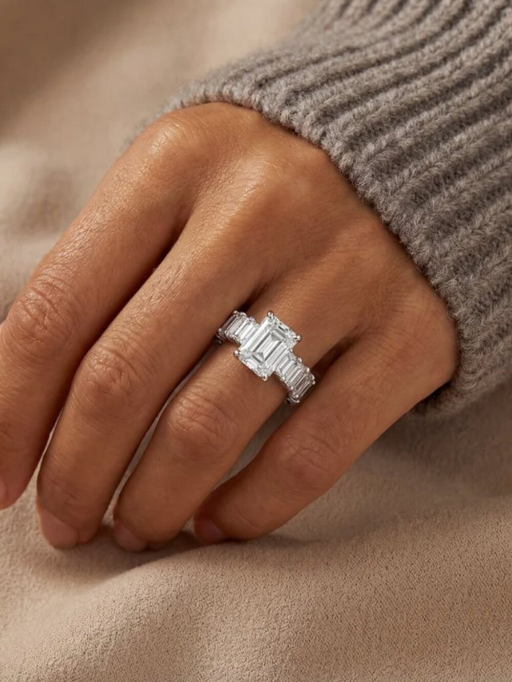 NEW 18k White Gold Diamond Emerald Cut Ring Band Pave Diamond Band